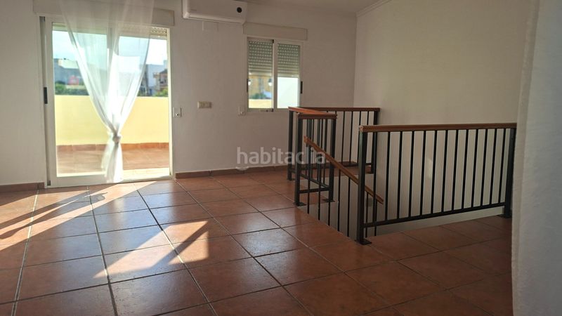 Foto 91ee5eae-56de-4a8c-b401-951e4b91f7bd. Casa adossada amb xemeneia aparcament a Massamagrell