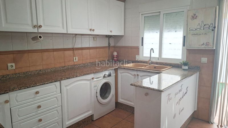 Foto c4a9e354-8253-4809-92b0-795298d7ea9c. Casa adossada amb xemeneia aparcament a Massamagrell