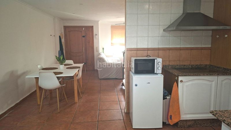 Foto c527aff0-020d-4f02-9bc2-4d596580e19b. Casa adossada amb xemeneia aparcament a Massamagrell