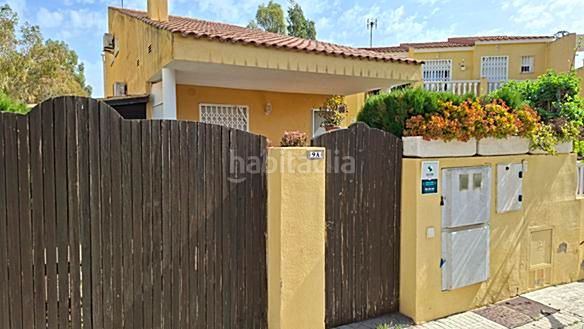 Foto d560671f-ae98-4c85-8262-8fec980c295d. Xalet amb xemeneia aparcament piscina a Las Atalayas-Urmi-Cerro Mar Peñíscola