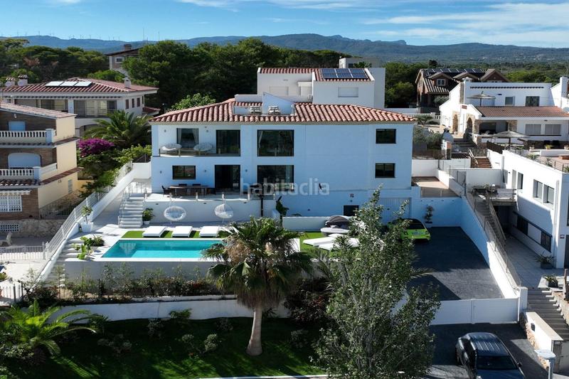 Foto 0eb34665-7fed-4f67-8489-db7f3a546df3. Chalet en passeig arenal exclusiva villa de lujo en primera línea de mar en Ampolla (L´)