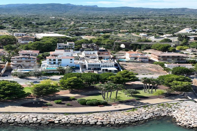 Foto 0f079565-3716-4620-b384-1bac97450c4b. Chalet en passeig arenal exclusiva villa de lujo en primera línea de mar en Ampolla (L´)