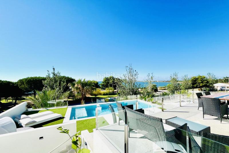 Foto 25b3cad7-90ca-4edf-9b5e-5851be6b7f45. Chalet en passeig arenal exclusiva villa de lujo en primera línea de mar en Ampolla (L´)