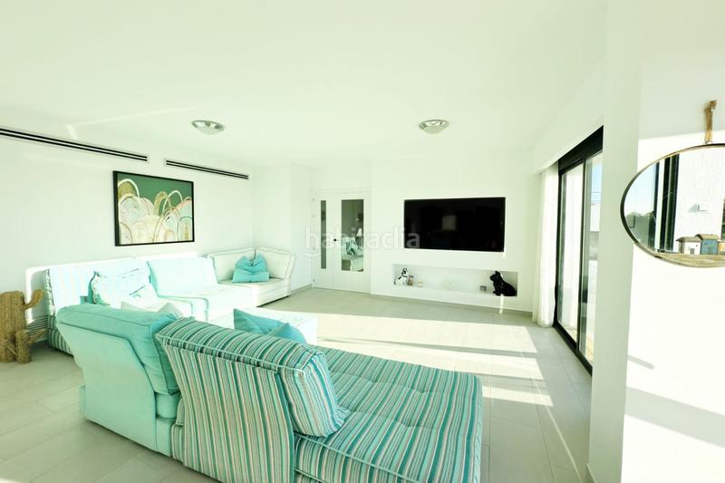 Foto 56817f2a-f0e5-4c38-a35c-d05475260286. Chalet en passeig arenal exclusiva villa de lujo en primera línea de mar en Ampolla (L´)