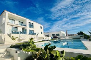 Chalet in Passeig arenal. Exclusiva villa de lujo en primera línea de mar