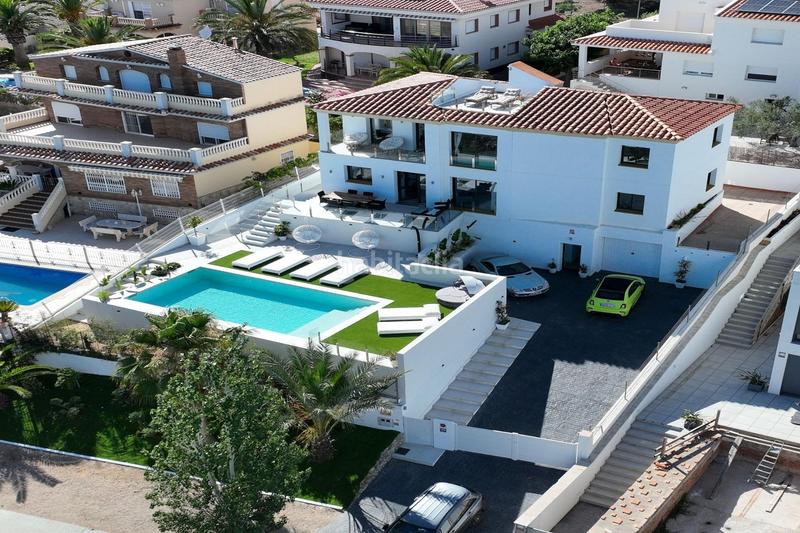 Foto 84a9cb60-d2b8-495d-b8b5-b3582d20301b. Chalet en passeig arenal exclusiva villa de lujo en primera línea de mar en Ampolla (L´)