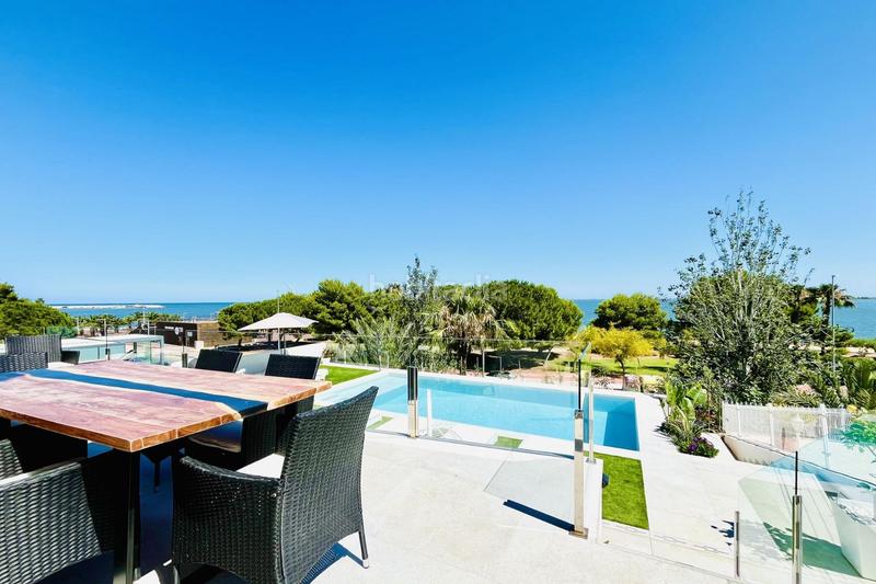 Foto 8ca22082-b80e-4956-b8d9-0e5c7b0852e2. Chalet en passeig arenal exclusiva villa de lujo en primera línea de mar en Ampolla (L´)