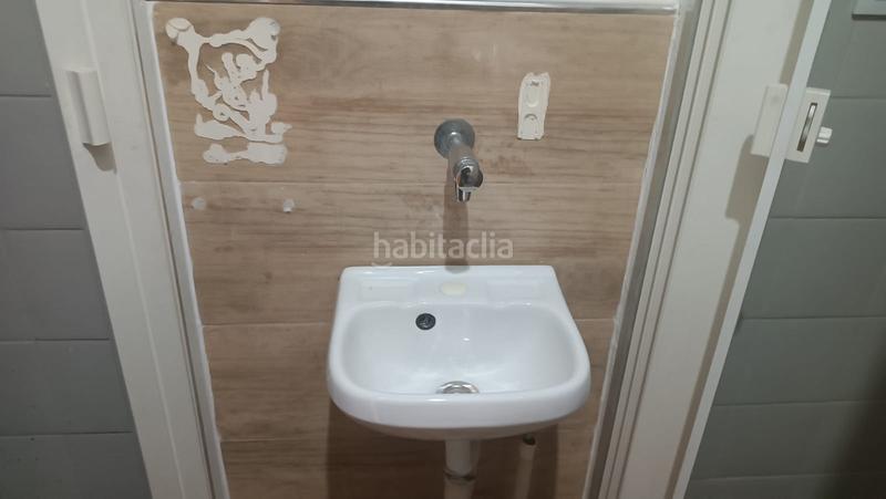 Foto dde1d1de-b4b5-4f5c-9018-ddc8bab20c8f. Local commercial avec chauffage dans Singuerlín Santa Coloma de Gramenet