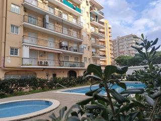 Pis a Els Pins. Piso en blanes (los pinos) con piscina comunitaria