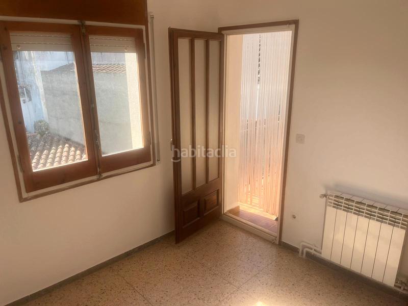 Foto c44f7f9e-1b36-4309-ba2f-c3cf878ecb9e. Casa adossada amb xemeneia calefacció aparcament a Banyoles