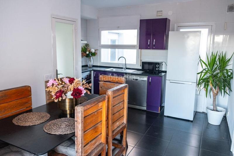 Foto 021b6e41-5c61-4144-83e2-17ca6c0f8401. Pis amb xemeneia calefacció a Centre Vidreres