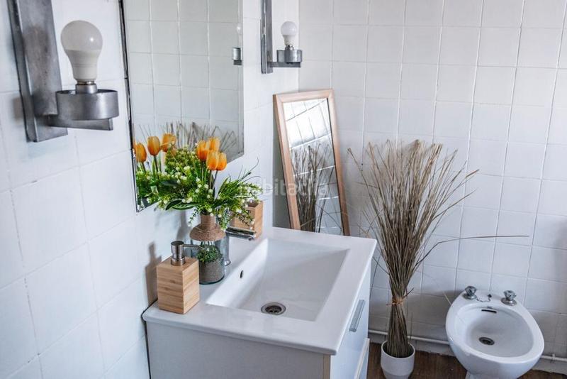 Foto 137b2840-2770-499f-af2c-6ff0d2a7d837. Pis amb xemeneia calefacció a Centre Vidreres