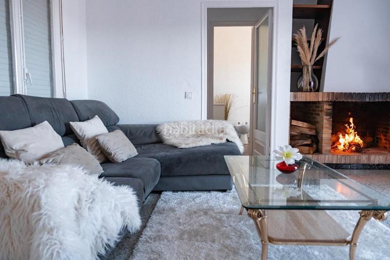 Foto 4ef73dc5-9389-4974-a603-0e4088cee6c3. Pis amb xemeneia calefacció a Centre Vidreres