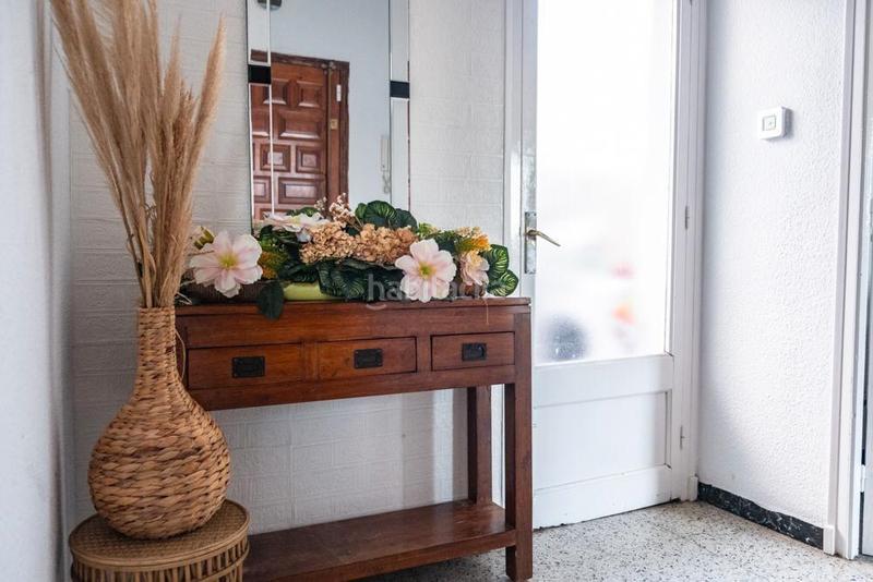 Foto 510ee065-bab8-43fe-a13d-b01e7d50cc83. Pis amb xemeneia calefacció a Centre Vidreres