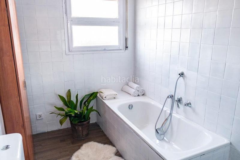 Foto 7910391b-ac86-433f-8db8-82cd95a8e199. Pis amb xemeneia calefacció a Centre Vidreres