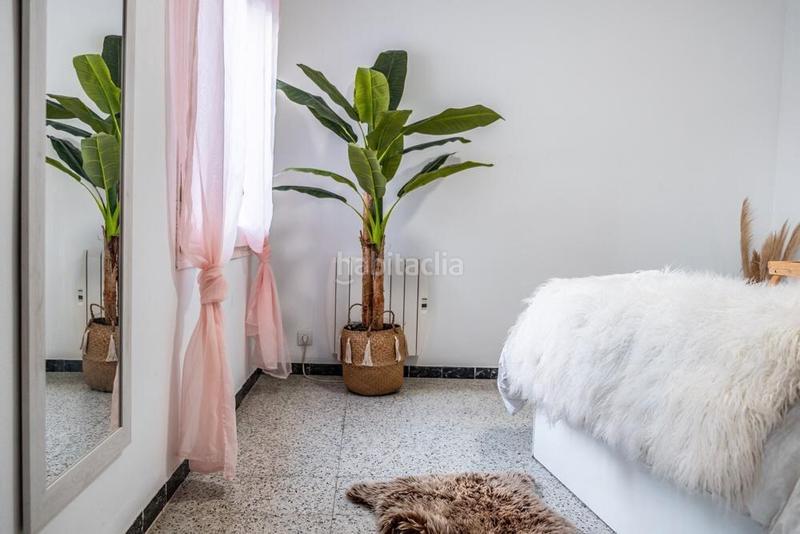 Foto 7b00fd1e-1e52-495a-8419-356a50a75d2b. Pis amb xemeneia calefacció a Centre Vidreres