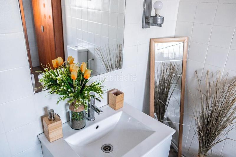 Foto 7babcce9-15b4-438b-9bd1-70b003cde24a. Pis amb xemeneia calefacció a Centre Vidreres