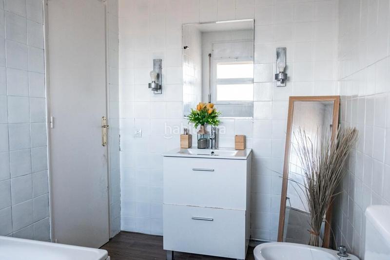 Foto 90895f15-0fca-4e08-b818-1c1c30ac0c2d. Pis amb xemeneia calefacció a Centre Vidreres