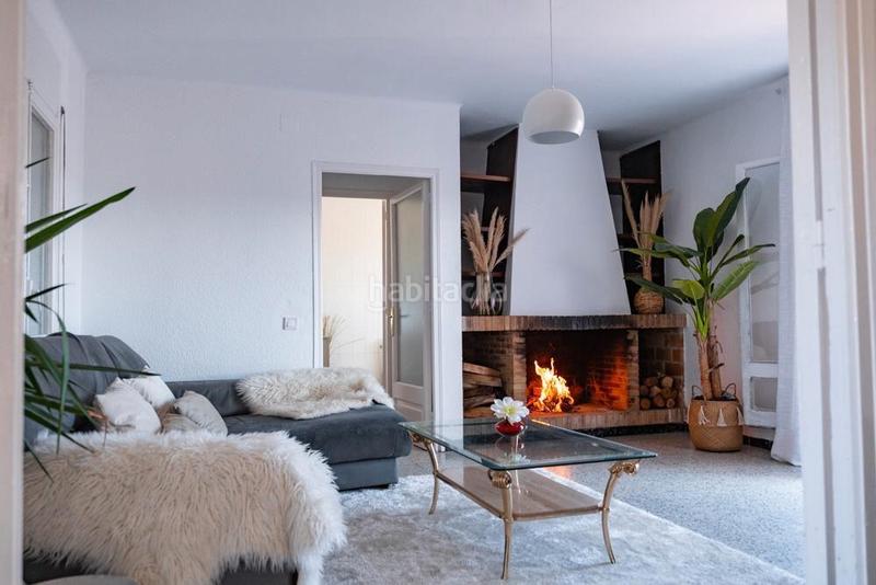 Foto 9303b39d-93d1-4050-92cd-f9cc35a3a7fb. Pis amb xemeneia calefacció a Centre Vidreres