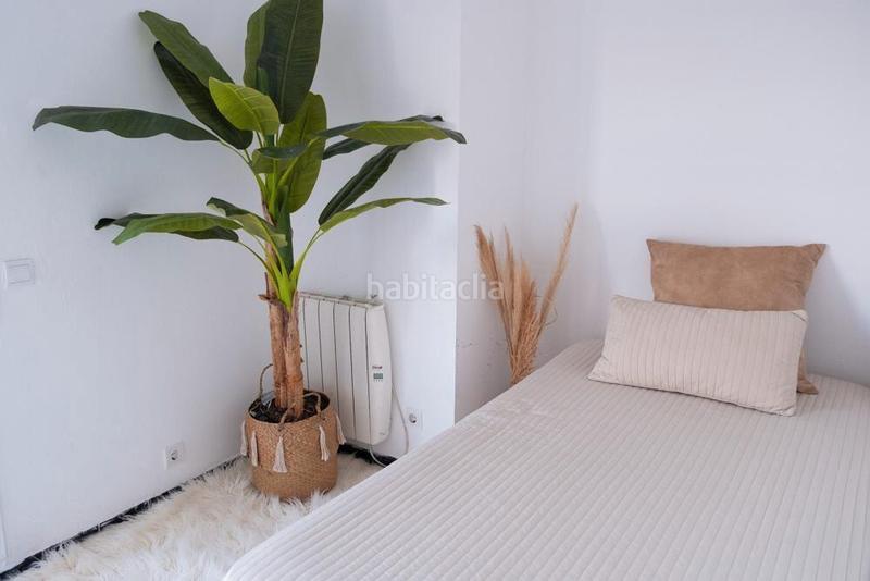 Foto a15a62bc-b166-41eb-b8f1-0e95e1524234. Pis amb xemeneia calefacció a Centre Vidreres