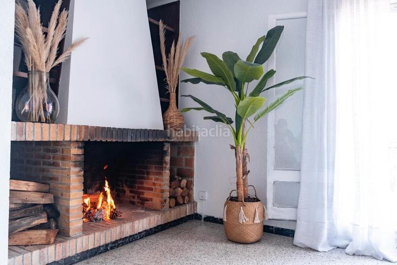 Foto afba353f-07b8-49f6-a4bd-4f8085a55dc9. Pis amb xemeneia calefacció a Centre Vidreres