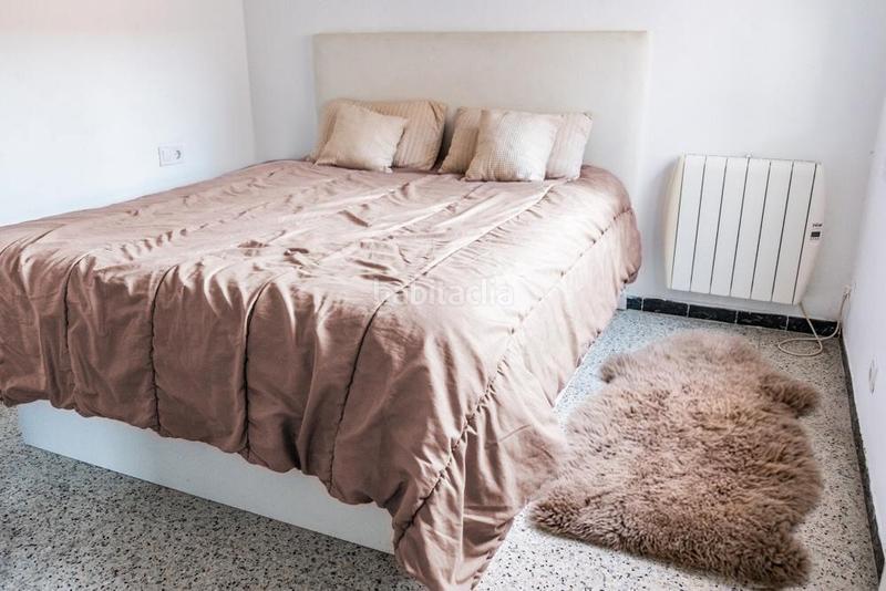 Foto b50e25a9-0668-4996-a177-f00379d4226a. Pis amb xemeneia calefacció a Centre Vidreres