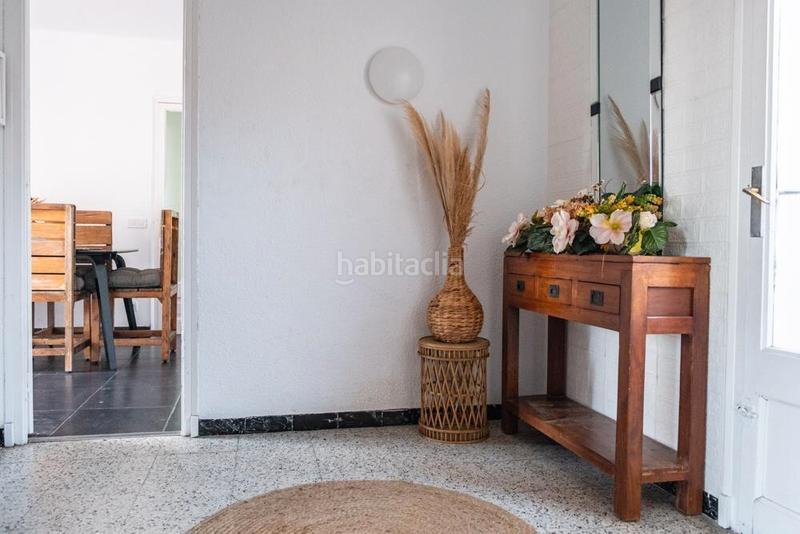 Foto bc3a9914-0569-475c-912d-8cbd8f0ce13d. Pis amb xemeneia calefacció a Centre Vidreres