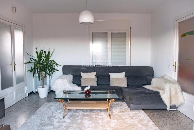 Foto d39cff31-4c90-4bee-b349-7eb70ccd0b82. Pis amb xemeneia calefacció a Centre Vidreres