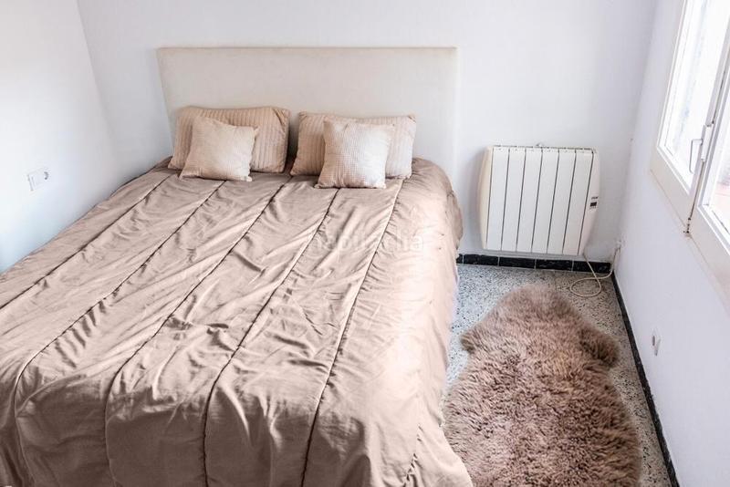 Foto d626df30-3329-479f-894d-0a6c17115535. Pis amb xemeneia calefacció a Centre Vidreres