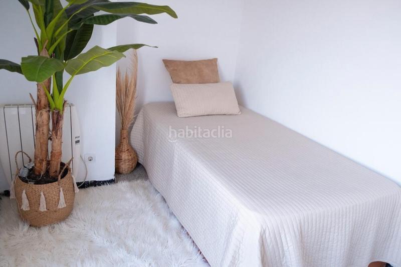 Foto f9cc9e6a-5097-4e16-a6bb-c4caf2387409. Pis amb xemeneia calefacció a Centre Vidreres