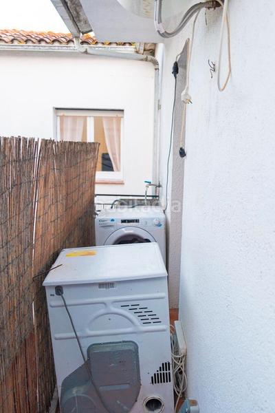 Foto fd3ba0cd-c807-48ff-bb20-8cd605d01206. Pis amb xemeneia calefacció a Centre Vidreres