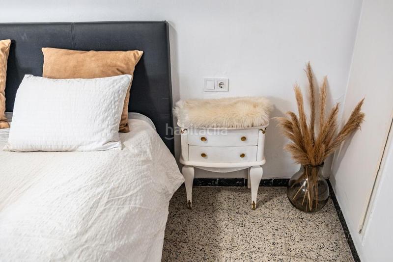 Foto fed204b5-fe8d-4cb2-a03c-40a5ce991fd5. Pis amb xemeneia calefacció a Centre Vidreres