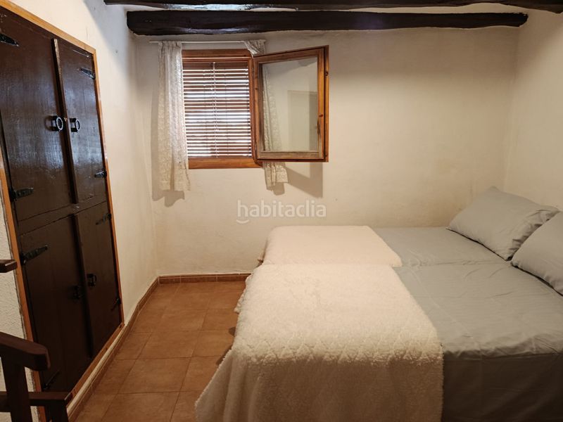 Foto c0d2f3d4-336a-4e18-a299-b5efb6cbf374. Casa adossada amb xemeneia a Fatarella (La)