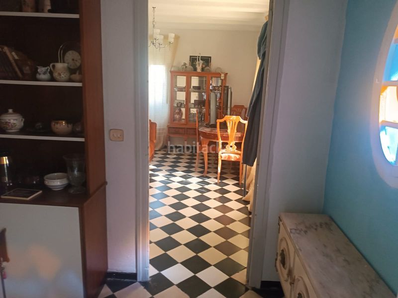 Foto b245b6ba-89b4-43b2-b465-d707dcd31e68. Pis amb xemeneia calefacció a Anglès