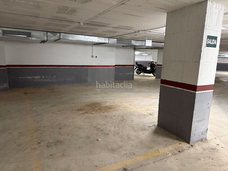 Foto f0a82202-552a-4ee9-a08d-1e472f2eab53. Aparcament cotxe a Fenals Lloret de Mar