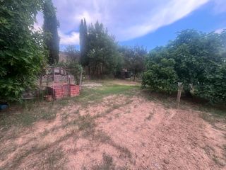 Terreno residencial en Vilobí d´Onyar. Parcela con vivienda y huerto