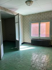 Casa adossada a Ripoll. Casa a reformar en ripoll