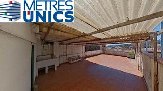 Casa adossada  Carrer de pere iii el cerimoniós. Casa grande a reformar