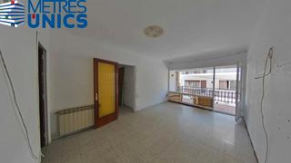 Pis  Carrer nadal. Piso a reformar en tordera