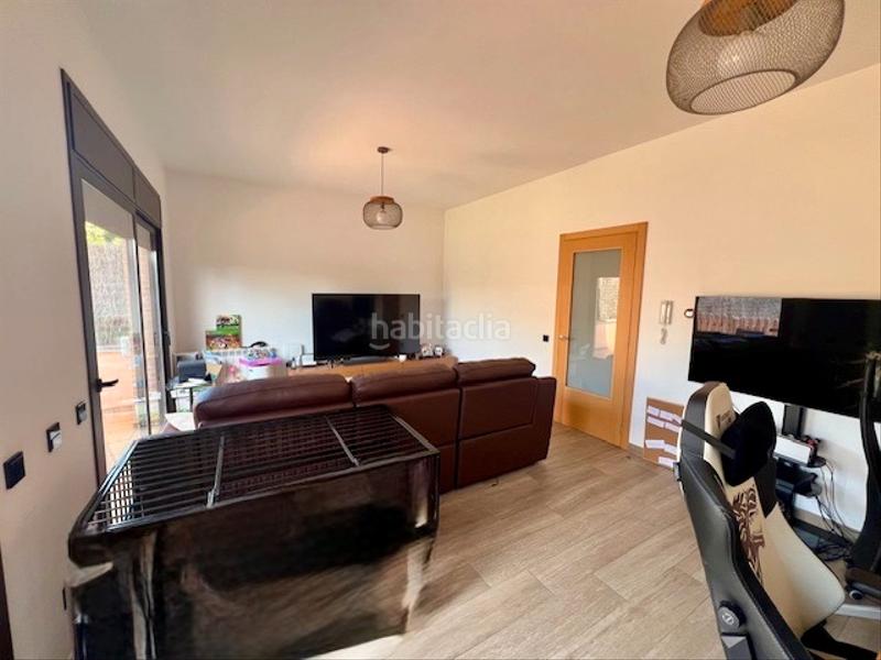 Foto 36c782b6-428e-4274-b39b-1e54d1ac736e. Casa bifamiliare con riscaldamento parcheggio in Roca del Vallès (La)