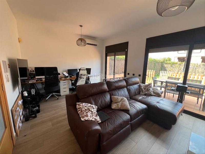 Foto f2fc8d91-334f-408e-8fe0-e286b66480be. Casa bifamiliare con riscaldamento parcheggio in Roca del Vallès (La)