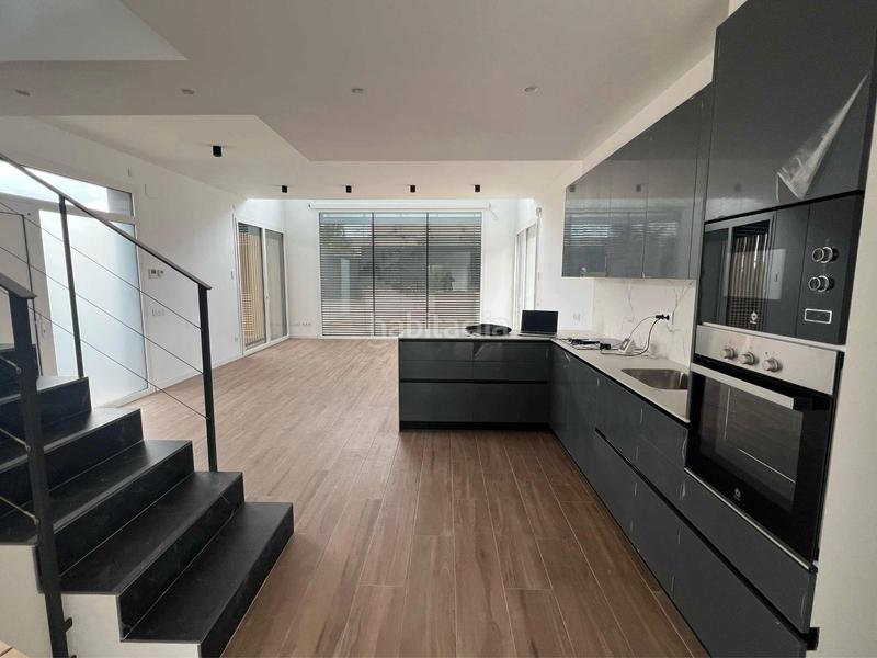 Foto b14fd08a-f774-47de-85ef-87b17410fe88. Maison avec chauffage parking piscine dans Canovelles