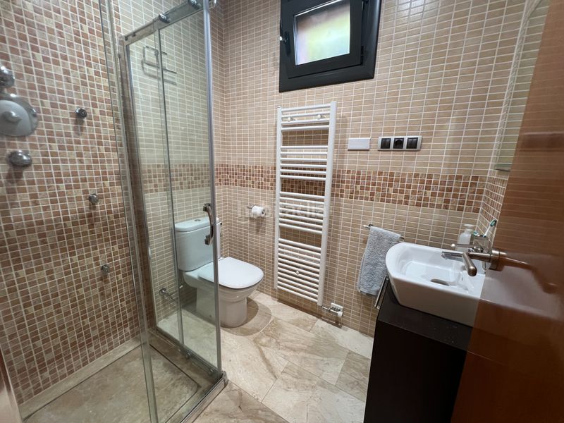 Foto c8ba0299-e0ea-4179-b663-cf89c3ee78fd. Casa amb calefacció aparcament a Roca del Vallès (La)