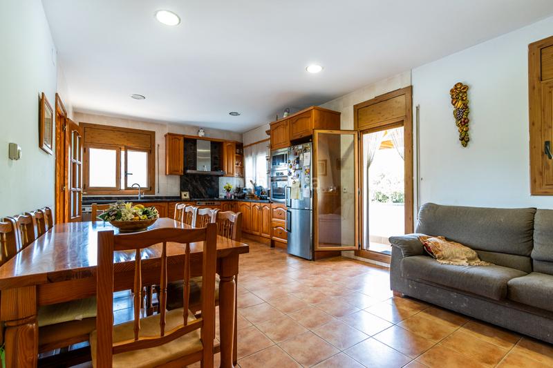 Foto 0d6b00be-e3f7-4d78-a0ca-6cd9d4d29f28. Chalet ¡descubre el hogar de tus sueños ! en Matadepera