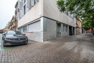 Parking coche en Carrer dels pellaires 39. Lote de 3 plazas de parking (1 para coche y 2 para moto) por sol