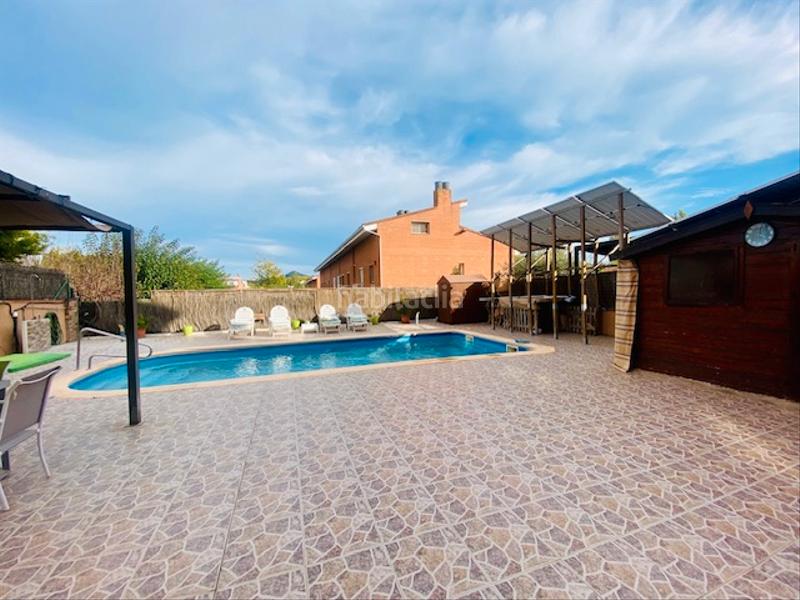Foto 77411b0c-81ab-46c0-9a4d-e504977d1626. Planta baixa amb calefacció aparcament piscina a Cerdanyola del Vallès