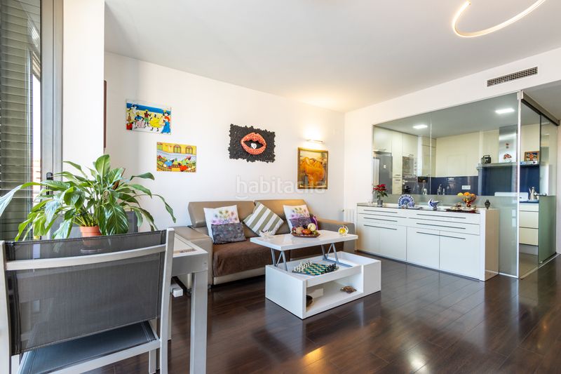 Foto 0571cec4-9221-448a-bc97-58c6915a134f. Pis amb calefacció aparcament a La Bordeta Barcelona