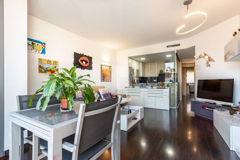 Foto 560d0d9d-771b-4db6-ad70-d2d8ef8ef8e1. Pis amb calefacció aparcament a La Bordeta Barcelona