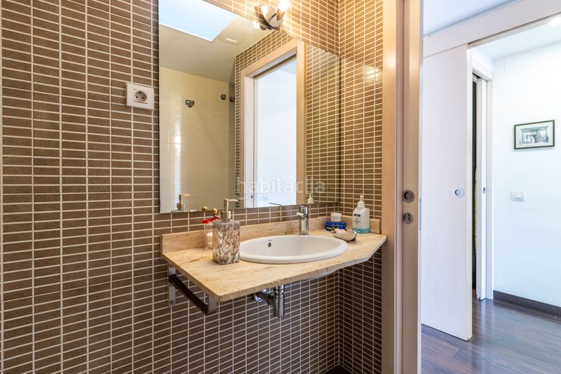 Foto 8fbd2acb-ab9c-4db4-9beb-0d83eb6670dd. Pis amb calefacció aparcament a La Bordeta Barcelona