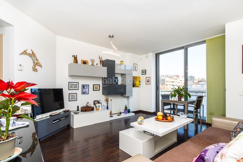 Foto c4bea484-f070-40d0-9b9d-cfab777329d6. Pis amb calefacció aparcament a La Bordeta Barcelona